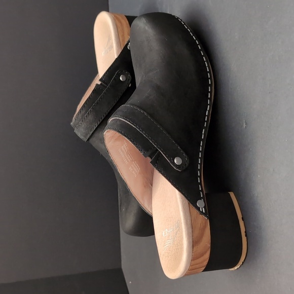 Dansko Woman's Black Marty Milled Nubuck Leather Clogs,Size 38 . - Picture 6 of 13